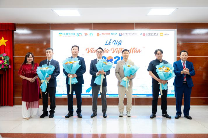 A burst of cultural colors at the Vietnam - Korea Cultural Festival 2025: Connection and integration 146