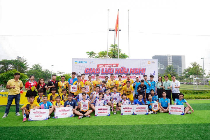 [Video] Sinh viên Việt Nam - Lào - Campuchia sôi nổi giao hữu bóng đá tại Hitech Park Campus của HUTECH 224