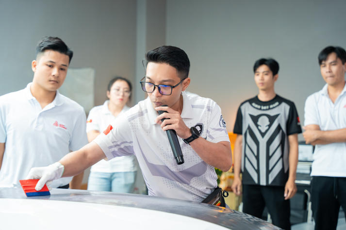 [Video] BƯỚC VÀO THẾ GIỚI CỦA NHỮNG SIÊU XE BẬC NHẤT VÀ CÔNG NGHỆ ĐỈNH CAO – SINH VIÊN VIỆN ĐÀO TẠO QUỐC TẾ HUTECH ĐÃ CÓ MỘT NGÀY “MÃN NHÃN” TẠI AVERY DENNISON! 17