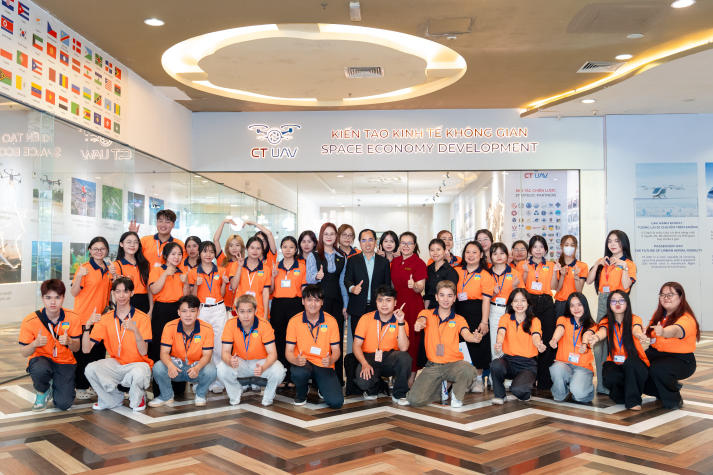 Sinh viên Khoa Khoa học Xã hội và Quan hệ Công chúng khám phá dòng chảy công nghệ tại CT Innovation Hub 4.0 80