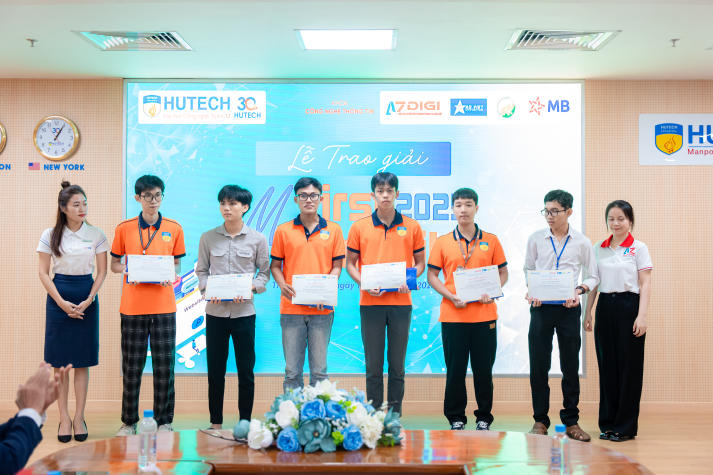 [Video] Chuyện kể bằng website: IT-ers HUTECH truyền cảm hứng tại My First Website 2025 254