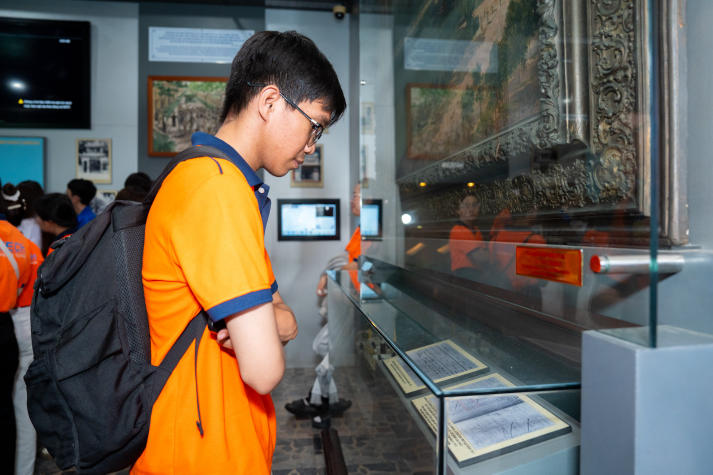 [Ảnh] Về nguồn tại Bến Nhà Rồng: Hành trình ý nghĩa của sinh viên Khoa Tài chính - Thương mại 153