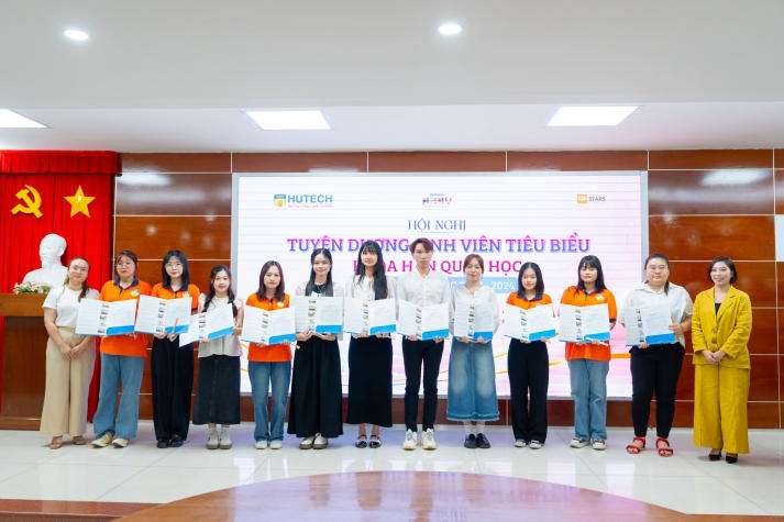 Khoa Hàn Quốc học vinh danh nhiều sinh viên tiêu biểu và tổ chức buổi giao lưu cùng cựu sinh viên 93