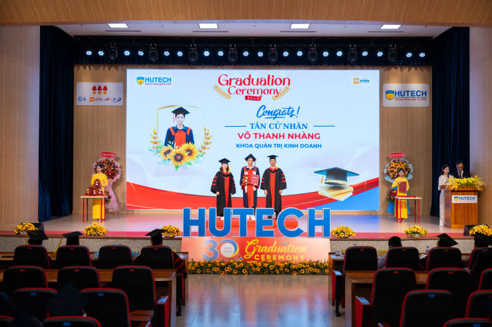 Lễ trao bằng tốt nghiệp HUTECH: “Hãy tiếp tục vững bước chinh phục những đỉnh cao mới” 97