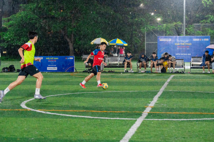 Red Sport đoạt cúp vô địch môn Bóng đá nam Giải thể thao chào đón tân sinh viên 39