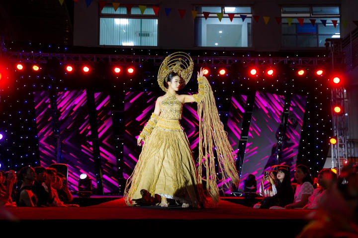 Sinh viên Quản trị sự kiện HUTECH mang sắc phục Việt lên sân khấu Fashion Show đầu tay 43