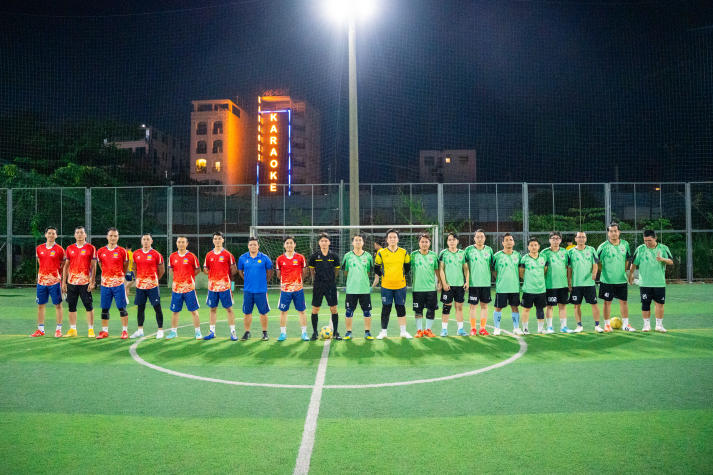 [Hội thao CB-GV-NV HUTECH 2025] Nảy lửa vòng Tứ kết bóng đá nam, 04 cái tên xuất sắc lộ diện vào Bán kết 88