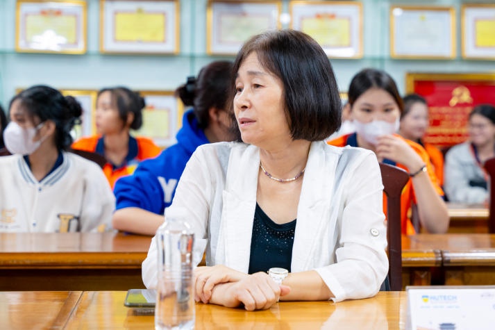 Chuyên gia Hàn Quốc định hướng về thị trường nghề nghiệp cho sinh viên khoa Hàn Quốc học 122