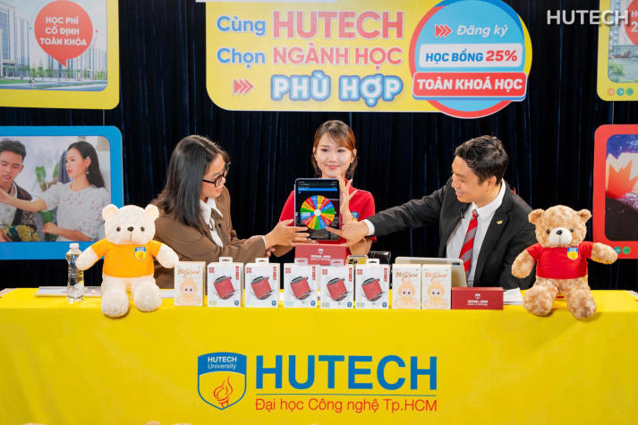 Nhiều thí sinh quan tâm đến Chương trình Việt - Nhật tại HUTECH TIKTOK LIVE 2025 - ngày 11/6 37