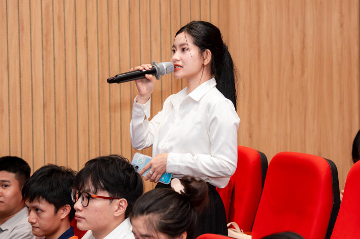 [Video] Hơn 300 sinh viên HUTECH “săn vé” thực tập tại Sacombank 48