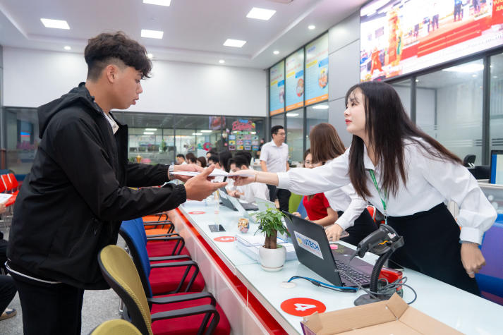 Ấn tượng ngày nhập học: HUTECH chào đón tân sinh viên bằng sự chuyên nghiệp và nhiệt tình 38