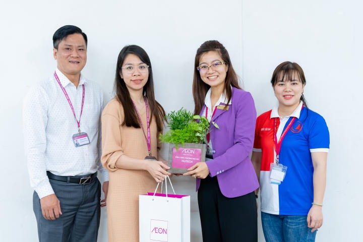 Sinh viên Khoa Nhật Bản học tích luỹ kiến thức thực tế hữu ích từ chuyến tham quan Trung tâm mua sắm AEON Bình Tân 126