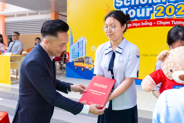 [Ảnh] HUTECH Scholarship Tour 2026 “phủ sóng” học bổng xuyên Việt,  tiếp sức sĩ tử chạm tương lai 196