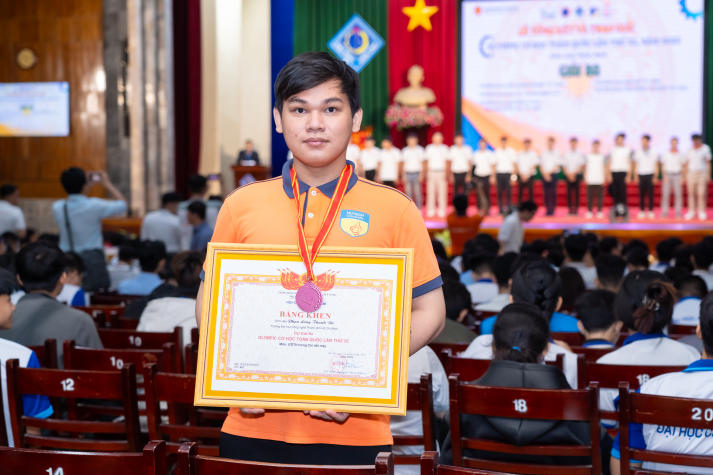 Sinh viên HUTECH giành 09 giải thưởng tại Olympic Cơ học toàn quốc lần thứ 35 năm 2025 199
