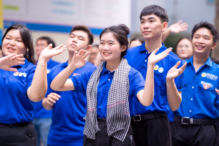 Mùa hè xanh HUTECH 2025: Bước chân tình nguyện, lan tỏa niềm tin 22