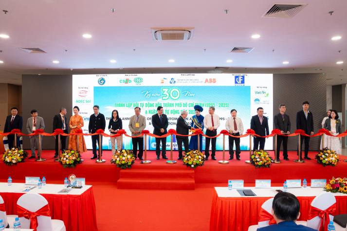 Sinh viên Viện Kỹ thuật tham quan trải nghiệm công nghệ công nghiệp hiện đại tại VINAMAC EXPO 2025 41