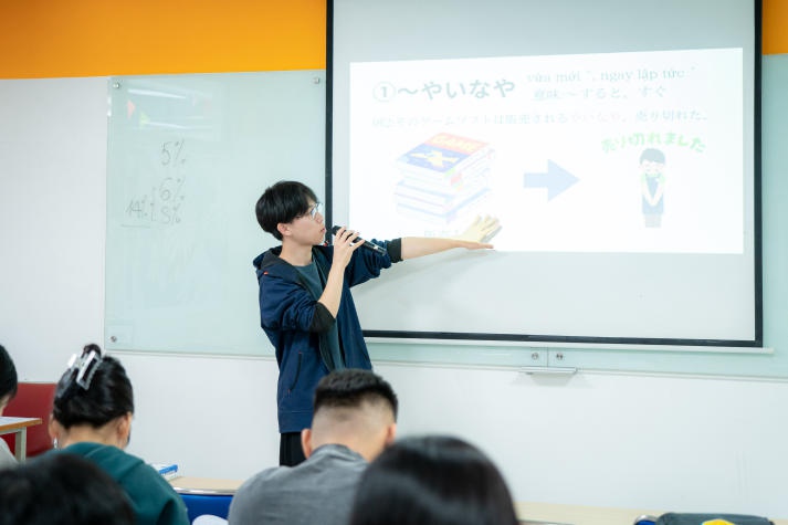 Students of Ritsumeikan Asia Pacific University (APU) allowed to set up their own classes during their internships at HUTECH 44
