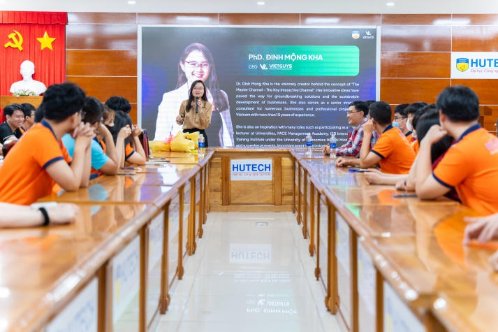 Sinh viên Viện Đào tạo Quốc tế tìm hiểu thuật ngữ Online to Offline (O2O) trong Marketing 52