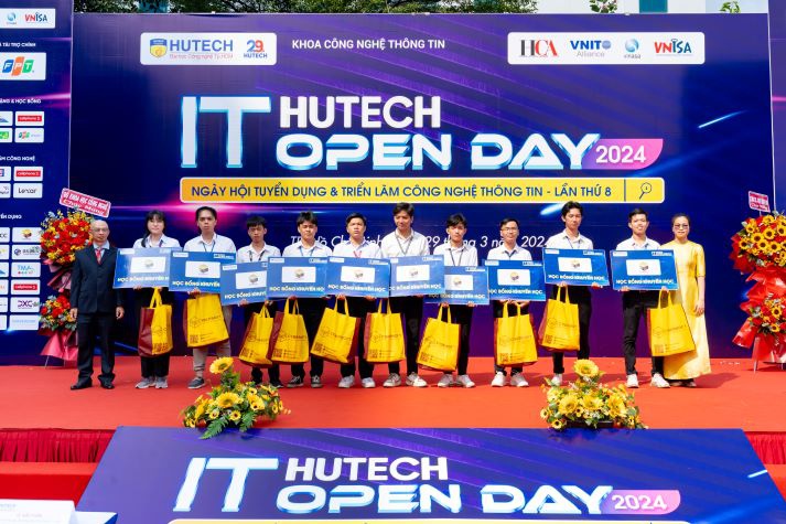 [Video] Gần 50 doanh nghiệp “săn” nhân sự công nghệ chất lượng tại HUTECH IT Open Day 2024 145
