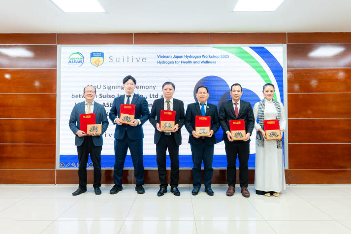 HUTECH và đối tác Nhật Bản tổ chức Hội thảo Hydro 2025: Thúc đẩy hợp tác nghiên cứu và ứng dụng trong chăm sóc sức khỏe 140