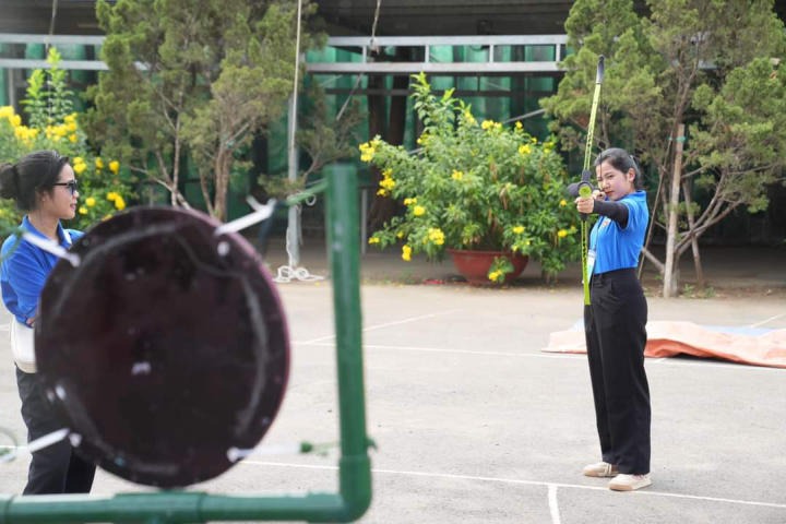 Trại sinh chinh phục chuỗi thử thách liên hoàn tại Hội trại Amazing HUTECH 2023 67