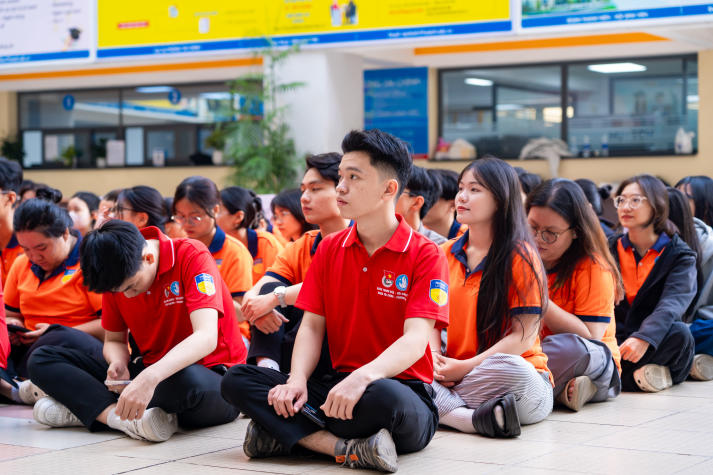 [Ảnh] Tuổi trẻ Khoa Tài chính - Thương mại gói trọn yêu thương trong những phần quà Tết 15