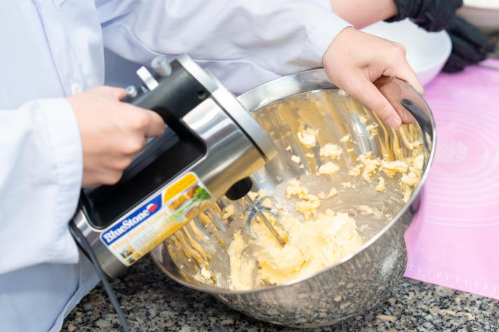 [Video] Sinh viên Công nghệ thực phẩm HUTECH trải nghiệm làm bánh quy gừng, lan tỏa sắc màu Giáng sinh 51