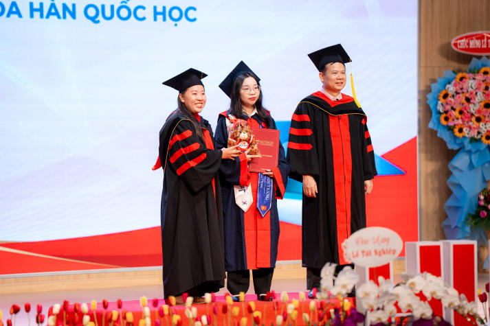 Ngày tốt nghiệp: Tân khoa HUTECH vững vàng bước vào “đại lộ thành công” 89