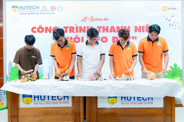 Nuôi heo đất, sinh viên Khoa Quản trị kinh doanh lan tỏa tinh thần sẻ chia đến cộng đồng 37