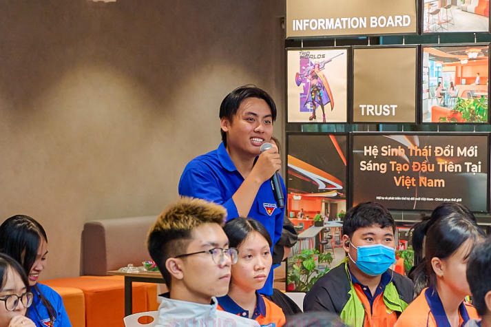 Sinh viên ngành Nghệ thuật số được đánh giá bài tập trực tiếp bởi chuyên gia của Lumina 82