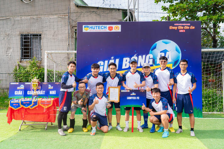 Giải bóng đá Chi bộ 17: Chung sức gây quỹ, thắp sáng mùa Trung thu cho trẻ em Vĩnh Long 75