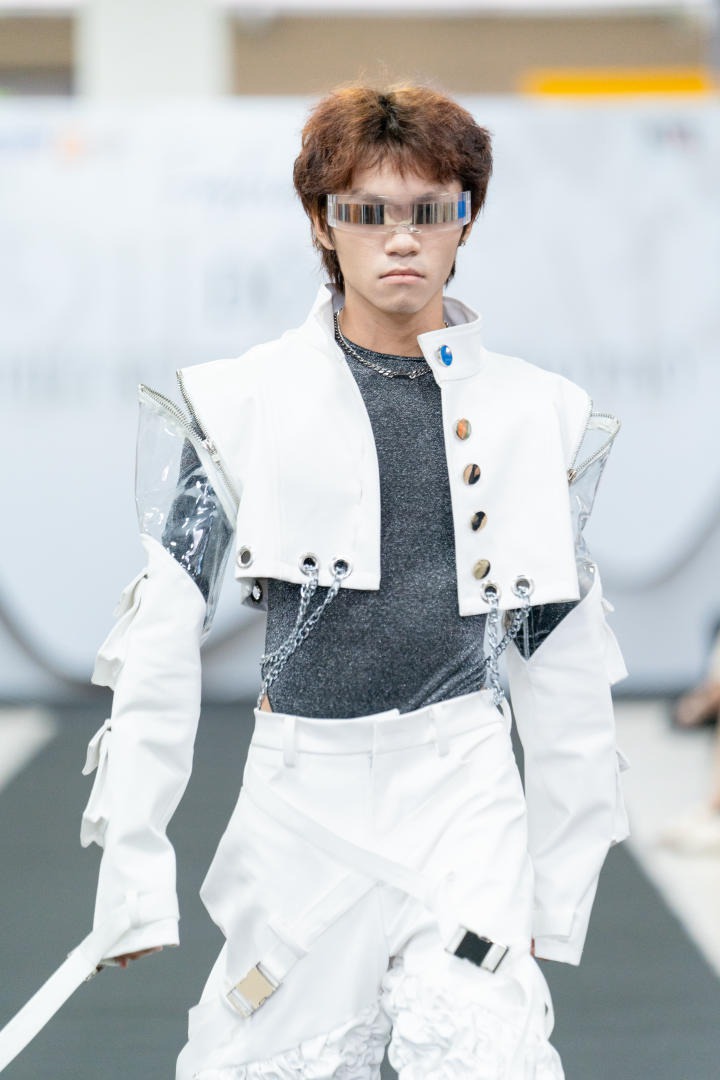 Ngắm 17 bộ sưu tập độc đáo tại show “Trang phục dạo phố” của sinh viên ngành Thiết kế thời trang 64