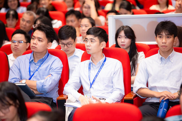 Bồi đắp bản lĩnh, nâng cao trách nhiệm quốc phòng, an ninh trong đội ngũ HUTECH 118