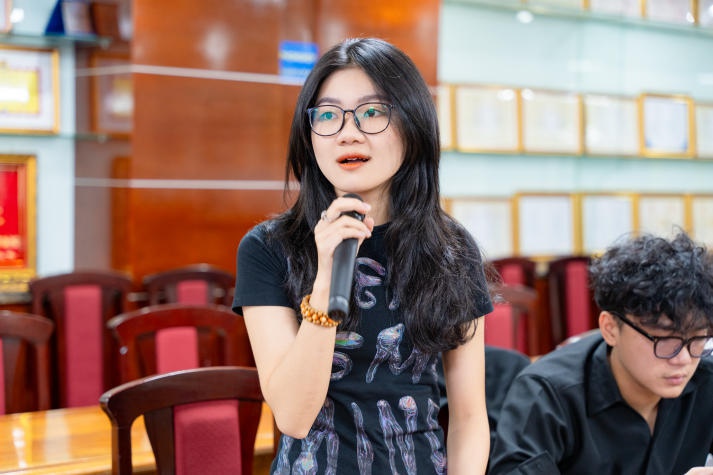 Sinh viên ngành Quan hệ công chúng HUTECH khám phá những bí mật về nghề biên tập viên 63