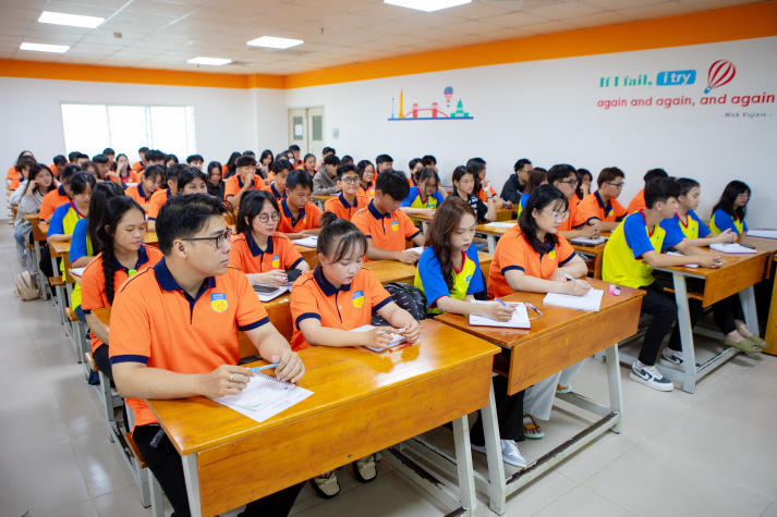 Văn minh học đường: Kỷ luật tạo nên nét đẹp sinh viên HUTECH 111