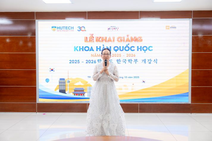 Khoa Hàn Quốc học chào đón tân sinh viên khóa 2025, khởi đầu hành trình hội nhập và phát triển toàn cầu 64