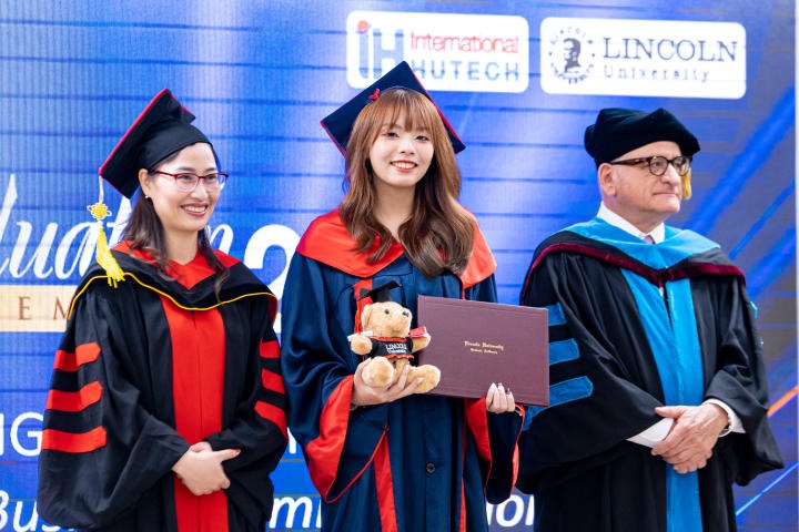 Tân Thạc sĩ, Cử nhân ngành Quản trị kinh doanh nhận bằng tốt nghiệp của Đại học Lincoln (Hoa Kỳ) 102