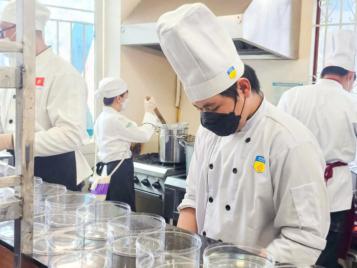 Sinh viên HUTECH ghi dấu ấn với loạt thành tích ấn tượng tại Master Chef of Foodex 2026 35