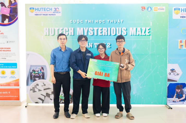 [Video] Khi kiến thức gắn kết thực tiễn: Đường đua HUTECH Speedway & HUTECH Mysterious Maze 195