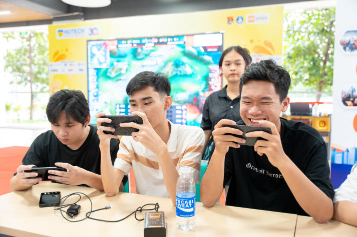 [Video] Khơi nguồn cảm hứng từ công nghệ, tân binh IT-ers HUTECH tự tin bắt đầu hành trình mới 216