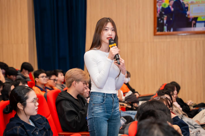 Giải mã thế giới mạng: HUTECH -ers học cách tiếp cận thông tin thông minh vào 12/6 tới 27