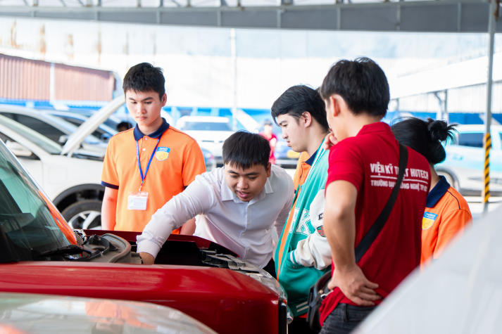 Tham quan thực tế VinFast, sinh viên Viện Kỹ thuật bước gần hơn đến công nghệ giao thông xanh 51