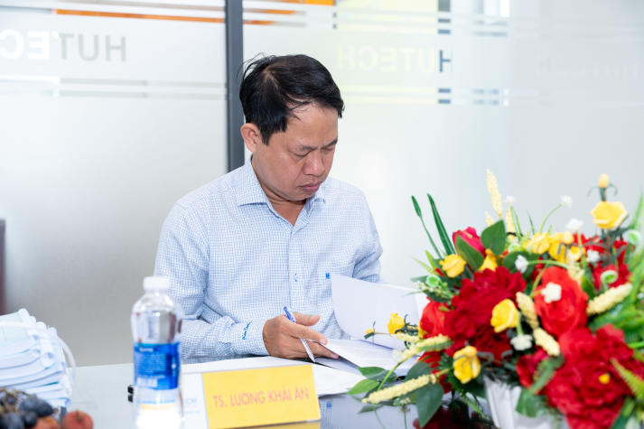 Tư duy pháp lý gắn liền thực tế được thể hiện tại buổi bảo vệ luận văn Thạc sĩ ngành Luật kinh tế 57