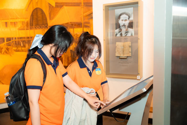 [Ảnh] Sinh viên Khoa Marketing - Kinh doanh quốc khám phá lịch sử, bồi đắp lý tưởng sống trên hành trình về nguồn 80