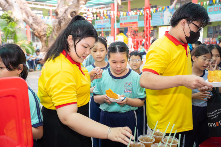 Hơn 200 em nhỏ đón mùa xuân yêu thương từ chương trình Xuân tình nguyện của sinh viên Khoa Thú y 82
