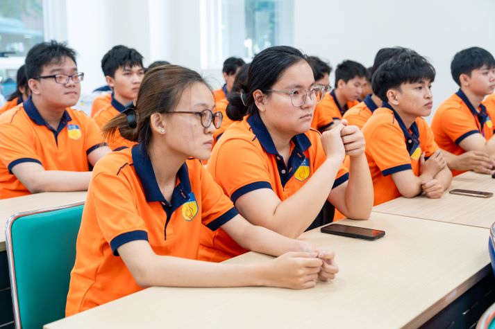 [Ảnh] HUTECH Innovatalk 2026: Sinh viên giải bài toán nông nghiệp đa giá trị từ thực tiễn xã Bình Mỹ (TP.HCM) 19