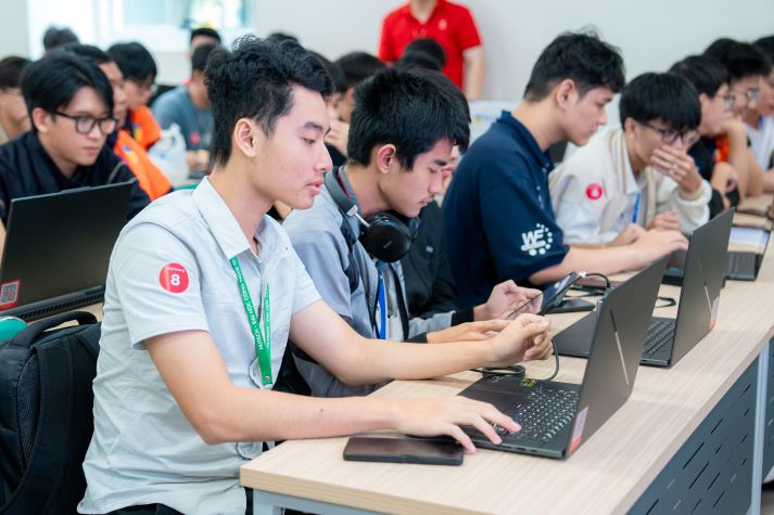 Sinh viên Khoa Công nghệ thông tin khám phá ứng dụng AI trên laptop ASUS thế hệ mới 69