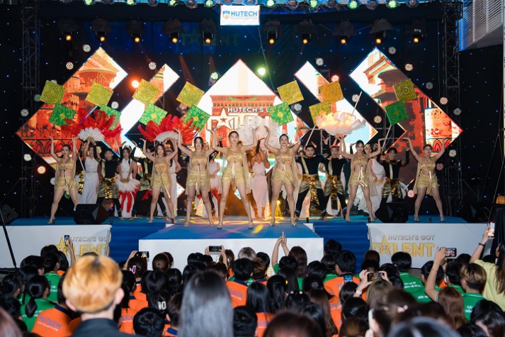 [Video] Chịu chơi như sinh viên HUTECH: “Chạy show” hết học thuật lại tới văn hóa, nghệ thuật, thể thao 96