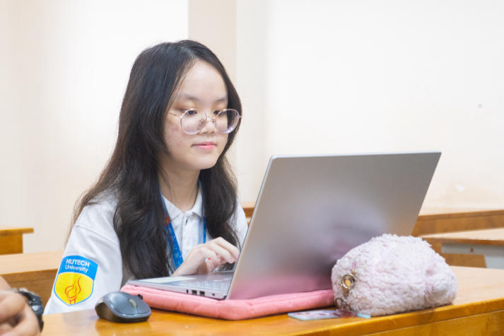 Nhiều sáng kiến thiết thực được trình bày tại buổi nghiệm thu đề tài nghiên cứu khoa học của sinh viên VJIT 51