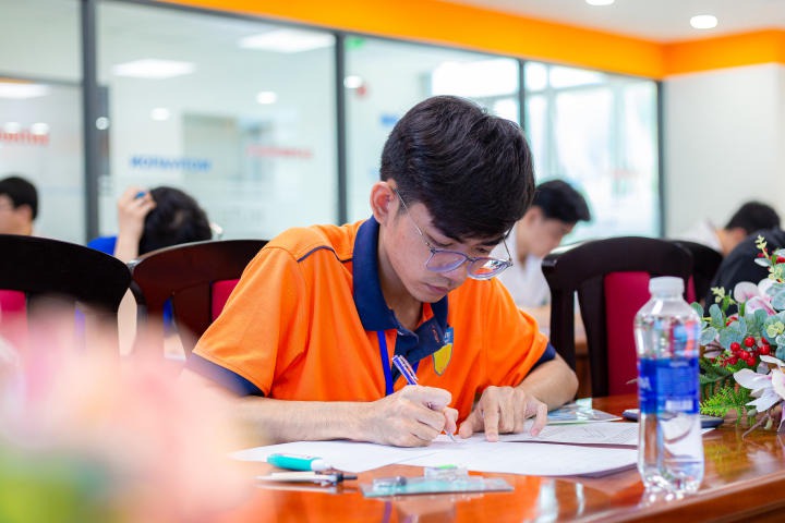 Sinh viên khối ngành Kỹ thuật chinh phục bộ môn Cơ học tại chung kết cuộc thi “Olympic Cơ học lần 1” 54